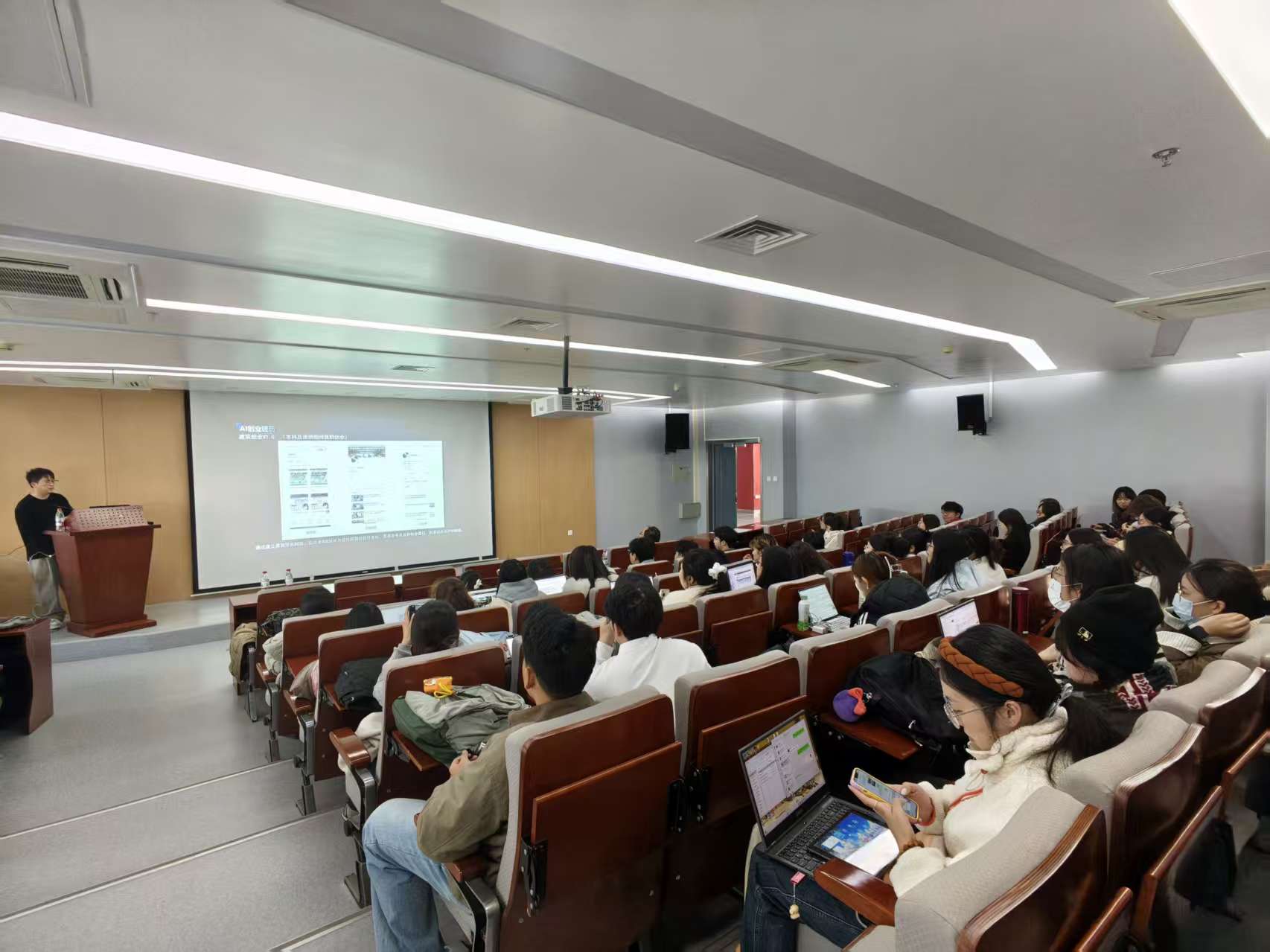https://web-assets.jianzhuxuezhang.com/upload/1761722483871_jphs.jpg