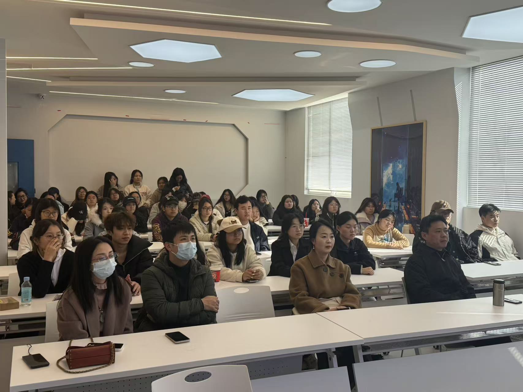 https://web-assets.jianzhuxuezhang.com/upload/1764294467677_drhm.jpg