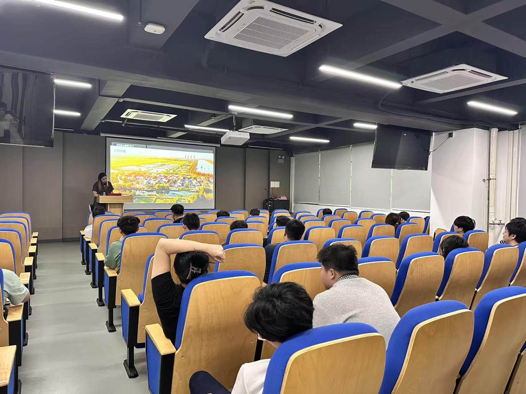 https://web-assets.jianzhuxuezhang.com/upload/1779676252010_chfy.jpg
