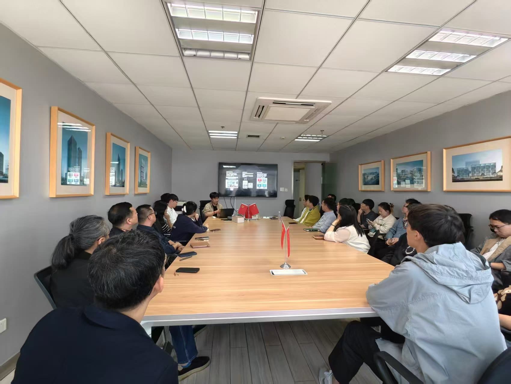 https://web-assets.jianzhuxuezhang.com/upload/1779677935644_rzmw.jpg