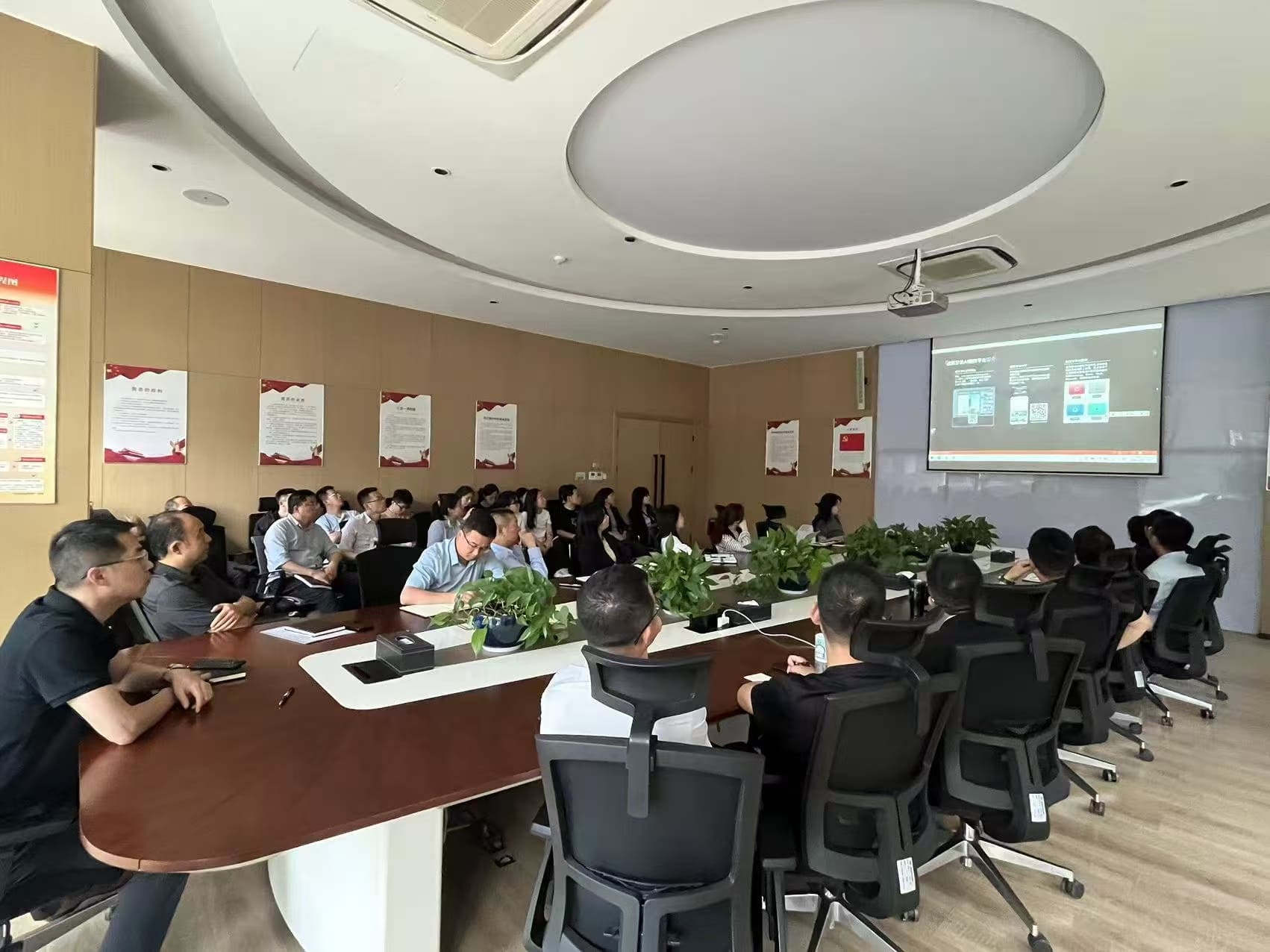 https://web-assets.jianzhuxuezhang.com/upload/1779677935733_hmey.jpg