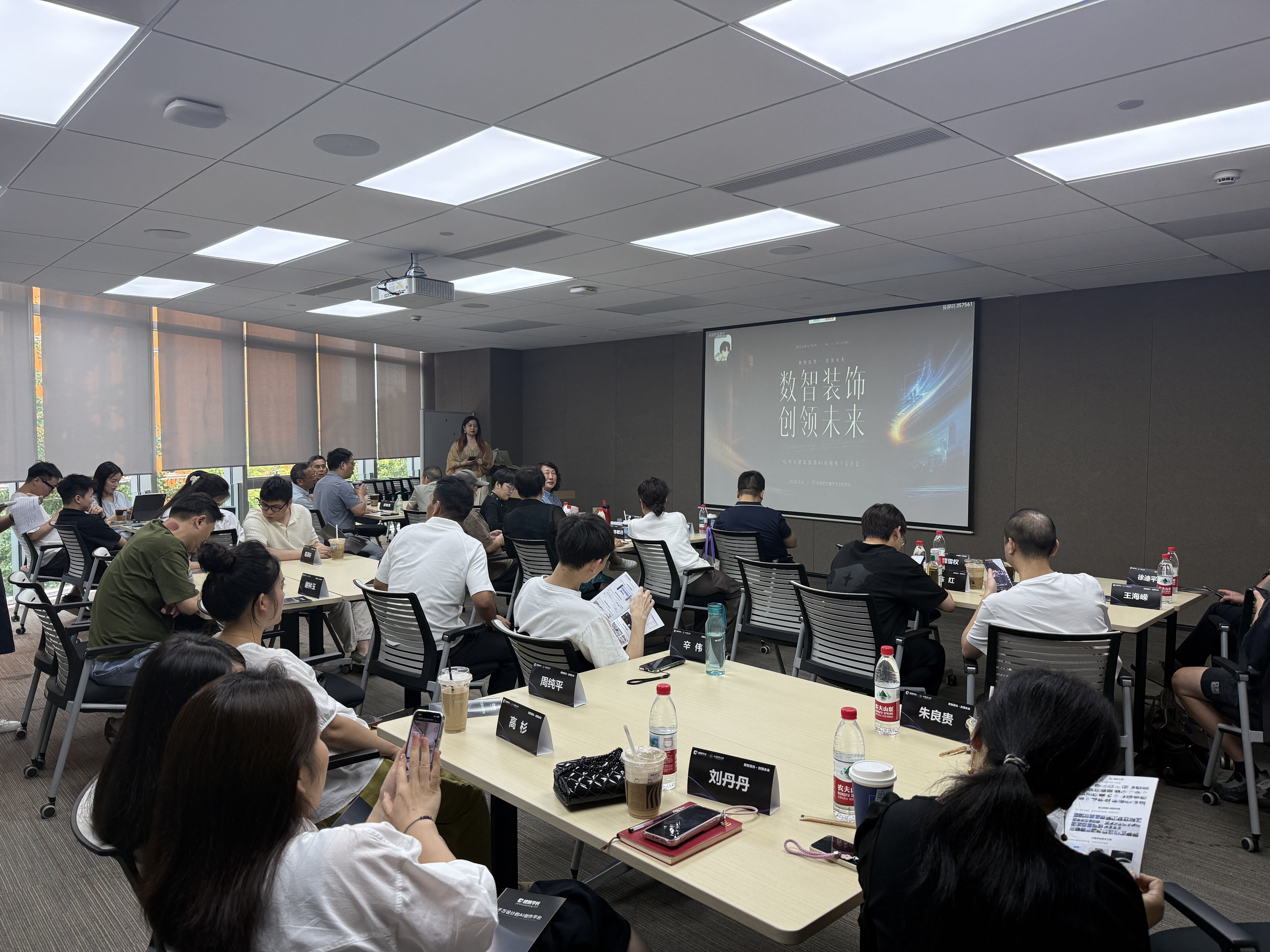 https://web-assets.jianzhuxuezhang.com/upload/1788747205323_zadb.jpg